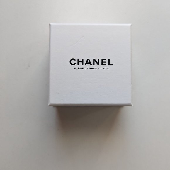 BNIB Authentic Chanel Light Gold and Crystal Solitaire CC Stud Earrings - Picture 3 of 5